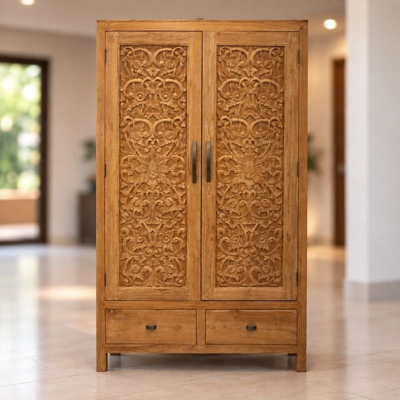 Ropero tallado de dos puertas