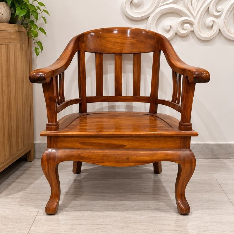 Sillón tallado de madera maciza